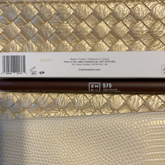 ❌❌SOLD SOLD❌❌Cosmetic bag & eye bundle - Picture 4 of 12